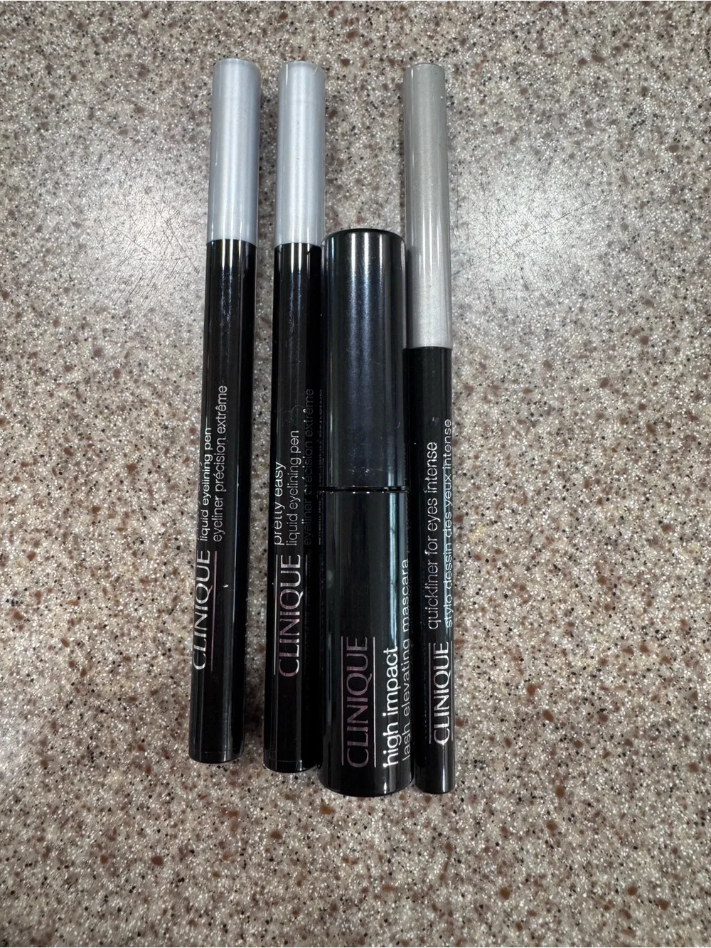 Clinique Lot pretty easy eyeliner, quickliner and high impact mascara